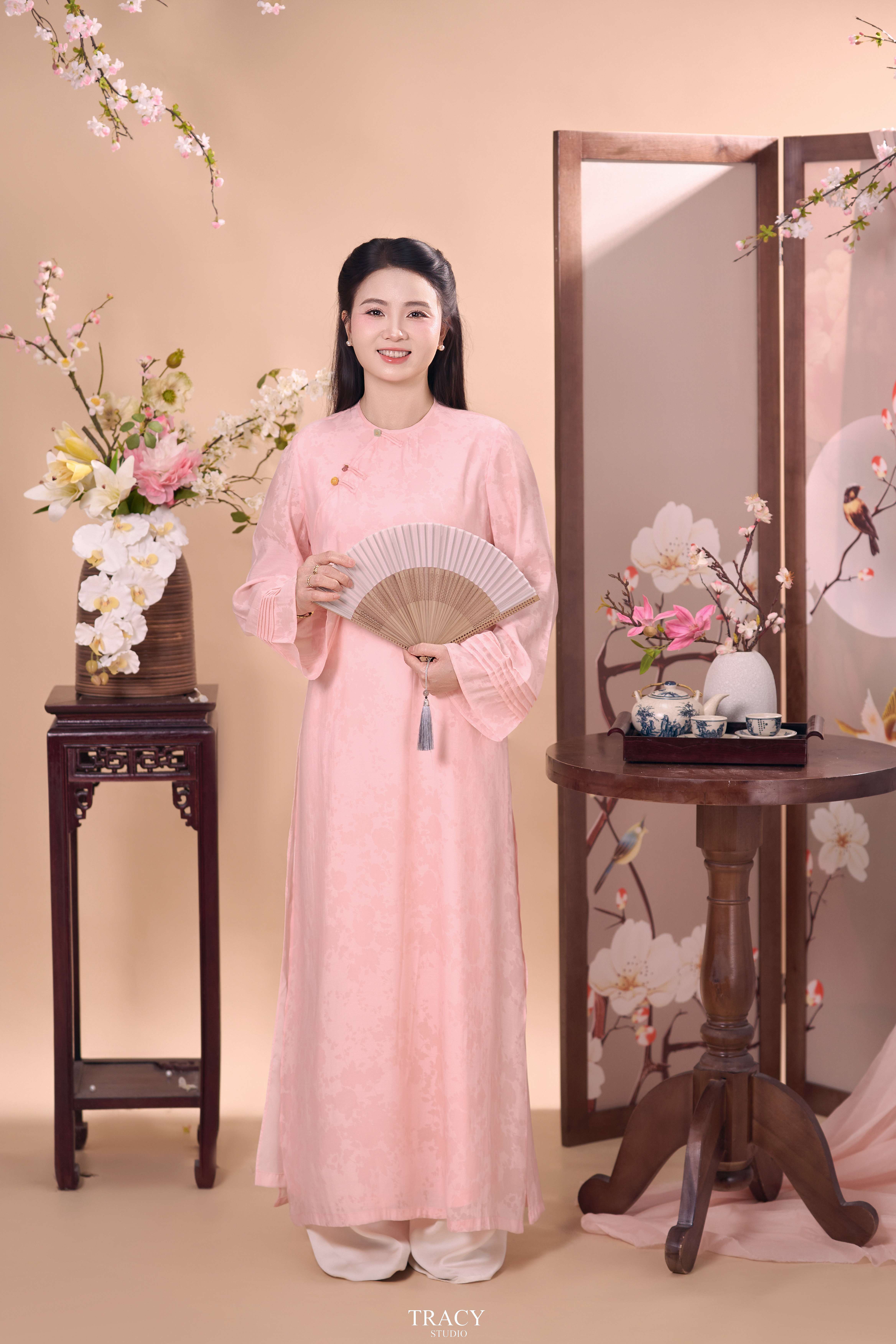 frontend/img/gallery/anh-tet-yem-ao-dai/tracy-studio-chup-concept-tet-me-con (7).jpg
